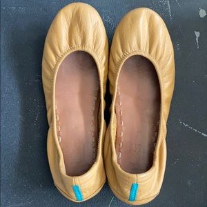 Tieks flats